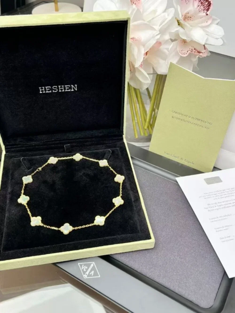 Van Cleef & Arpels Gold Vintage Alhambra necklace, 10 motifs - Picture 3 of 8